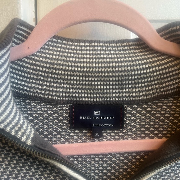 Marks & Spencer’s Men’s Sweater - Picture 3 of 3